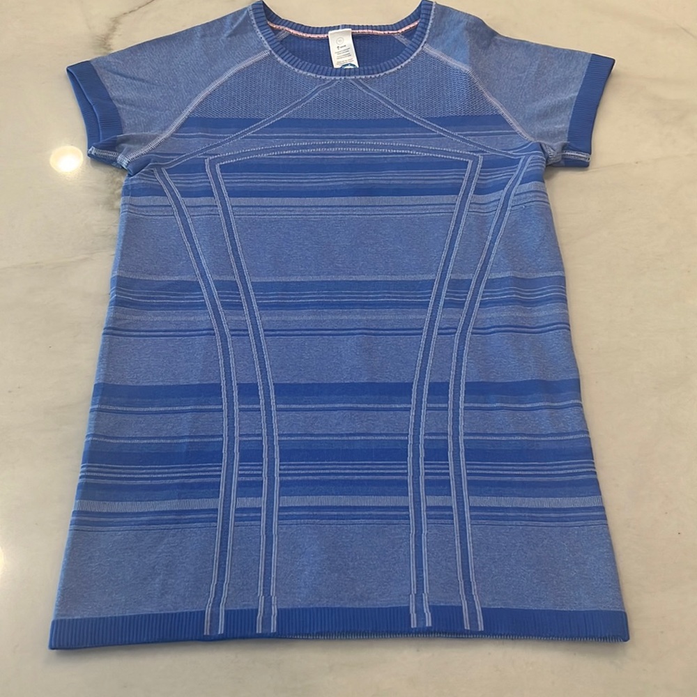 Rare ivivva Swiftly Fly Tech Shor Sleeve shirt